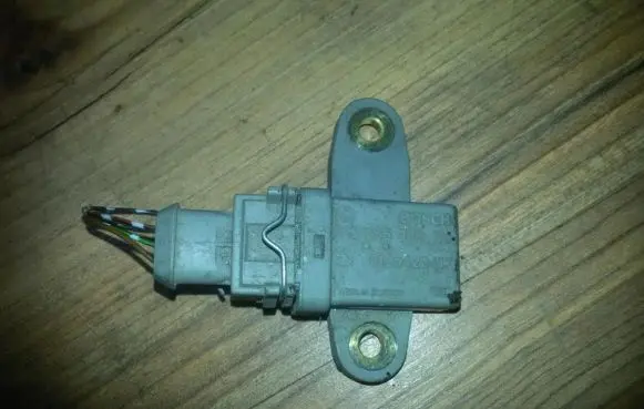Mercedes-Benz E W210 ESP acceleration yaw rate sensor 0265005113 0125420417