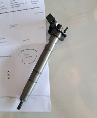 Audi A4 S4 B8 8K Fuel injector 0445116015 3381