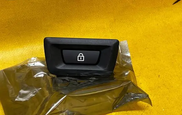 BMW X3 F25 Central locking switch button 61319275120 9275120