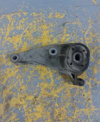 Opel Meriva A Engine mount bracket 13117089 468646740 13143386