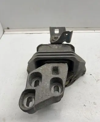 Mercedes-Benz A W176 Engine mount bracket 26008 326E60A 26025