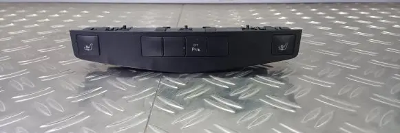 Mercedes-Benz C W204 Seat heating switch A2048704310 33702401 0628000620