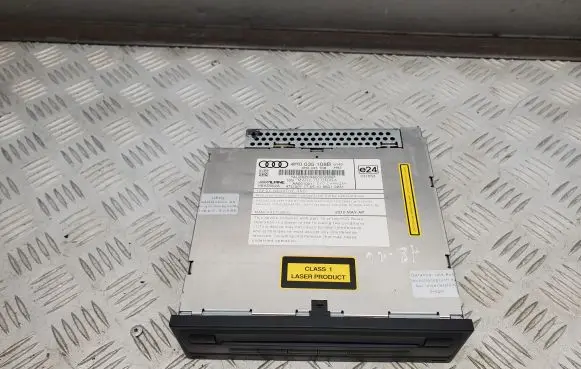 Audi A8 S8 D4 4H CD/DVD changer 4H0035108B