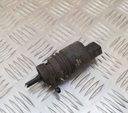 Mercedes-Benz C W203 Windscreen/windshield washer pump 3028232