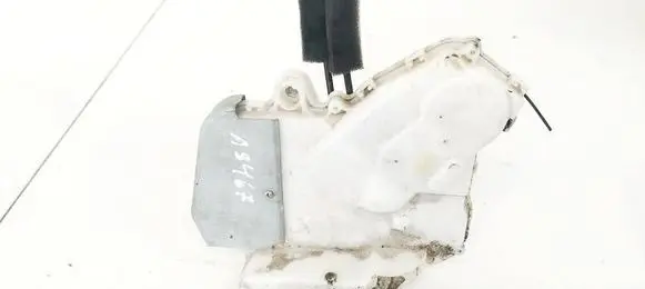 Honda CR-V Front door lock