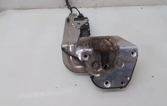 Loading door lock