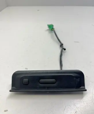 Suzuki Swift III Tailgate opening switch 