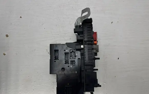 Mercedes-Benz C AMG W204 Fuse module 2049060205 2319025101 2049019702