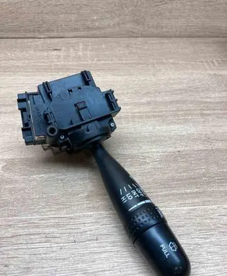 Toyota Yaris Wiper control stalk 173647
