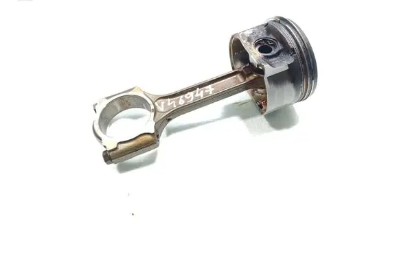 Nissan Qashqai Piston with connecting rod 