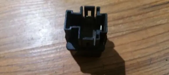 Volvo S40, V40 Other relay mb953381 v23134-b52-x240