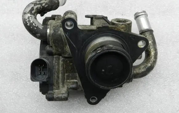 Volkswagen Tiguan EGR valve 04L131501R 04L131501