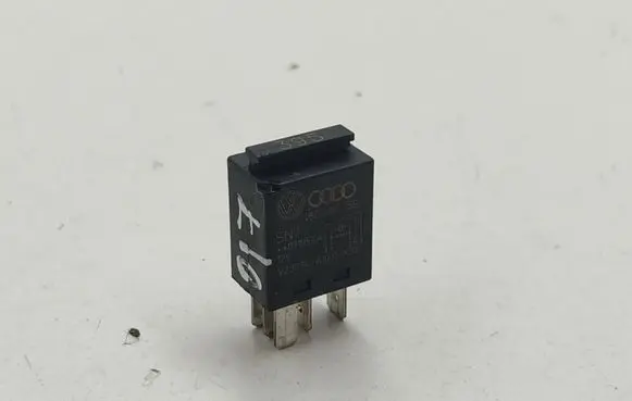 Audi A4 S4 B7 8E 8H Other relay 8Z0951253