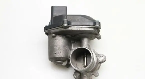 Volkswagen Golf VII Electric throttle body valve 04L131501M