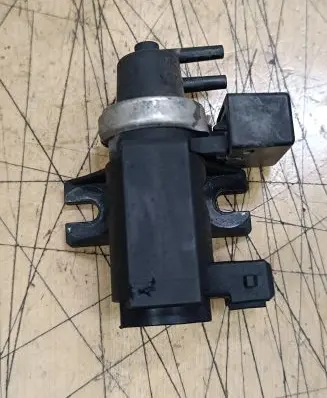 BMW X5 E53 Turbo solenoid valve 11747796634 7796634