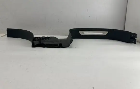 Volkswagen Touareg II Rear sill trim cover 7P6853370