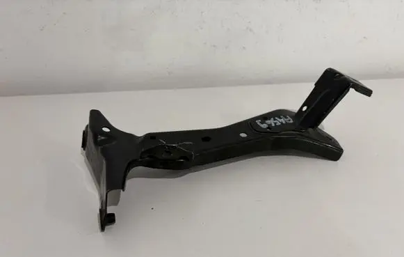 Audi A3 S3 8V Fender mounting bracket 8V0821136