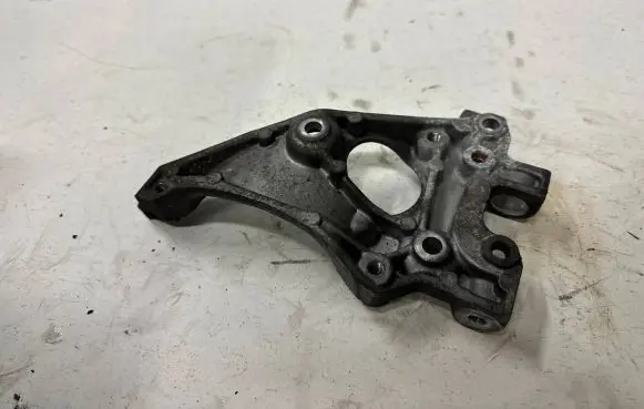 Citroen C4 Cactus Engine mounting bracket 9672950980 6566015