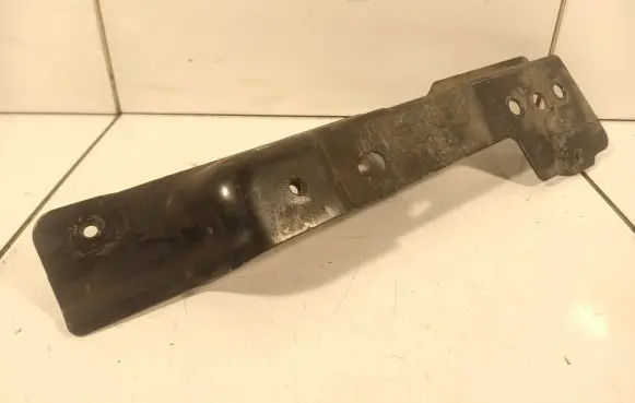 Audi Q7 4L Fender mounting bracket 4L0805698