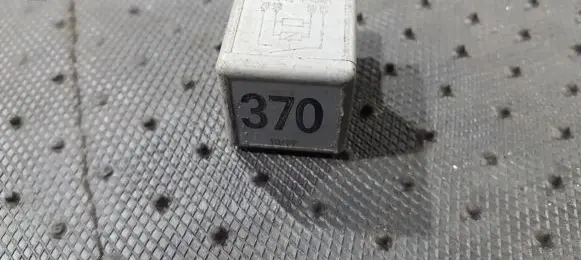 Audi A6 S6 C5 4B Other relay 8D0951253 V23134-J52-X300