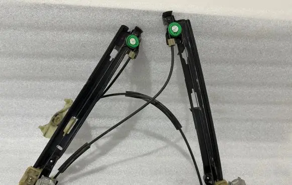 Seat Leon (1P) Front door manual window regulator 