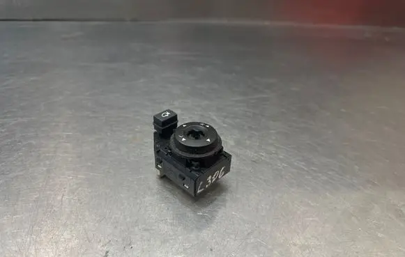 KIA Ceed Wing mirror switch 457480