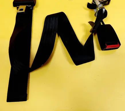 Middle seatbelt (rear)