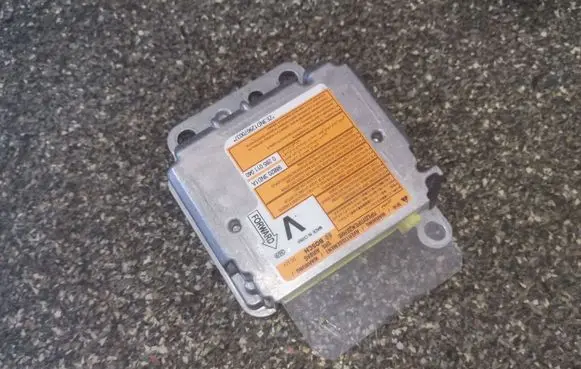 Nissan Leaf I (ZE0) Airbag control unit/module 988203ND1A 0285011040