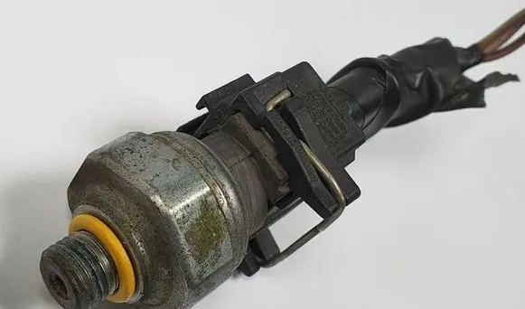 Mini One - Cooper Coupe R56 Air conditioning (A/C) pressure sensor 8623270