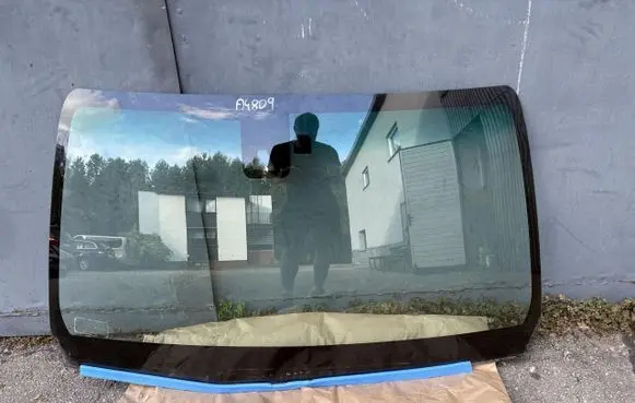 Toyota Hilux (N50, N60, N70) Front windscreen/windshield window 86465 71040