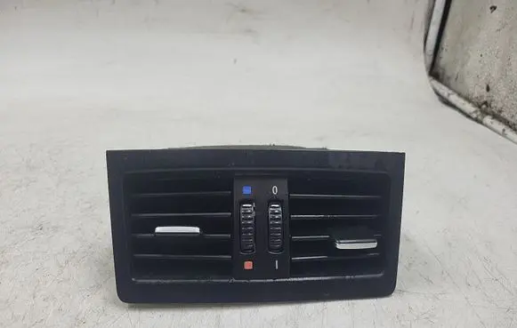 BMW 3 E90 E91 Rear air vent grill 71307079