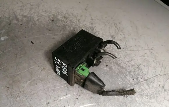 Peugeot 806 Glow plug pre-heat relay 0281003005