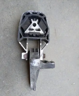 Ford C-MAX II Engine mount bracket