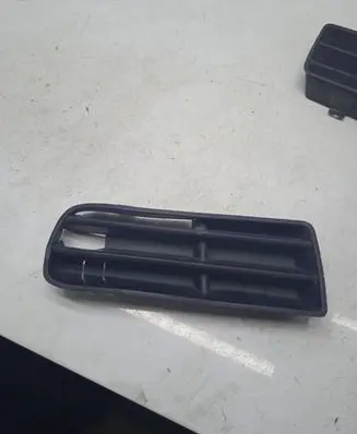 Volkswagen Golf IV Front bumper lower grill 1J0853665B