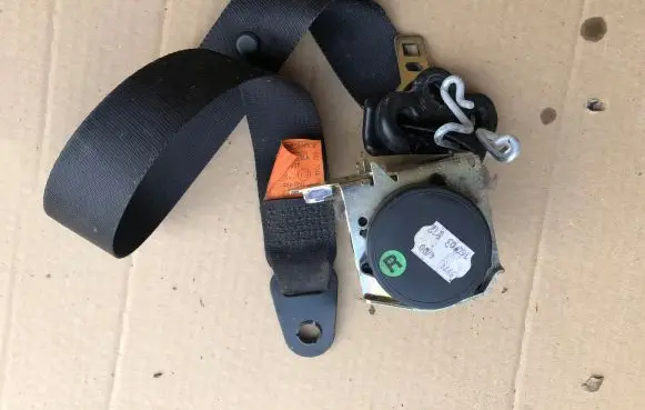 Ford Focus C-MAX Front seatbelt 601704600