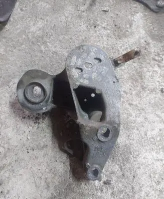 Audi A6 S6 C6 4F Engine mounting bracket 4F0199352M