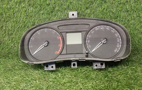 Speedometer (instrument cluster)