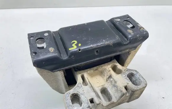 Engine mount bracket