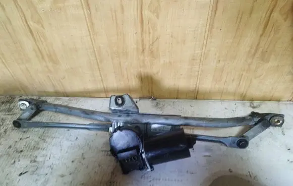 Front wiper linkage and motor