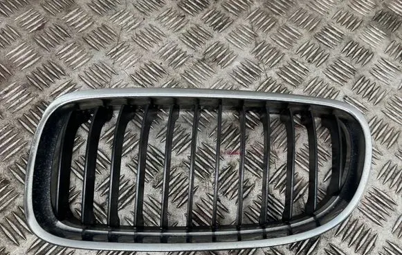 BMW 3 E90 E91 Front bumper upper radiator grill