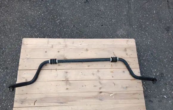 Nissan Pathfinder R51 Front anti-roll bar/sway bar 7100569