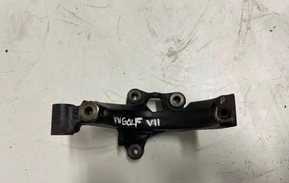 Volkswagen Golf VII Engine mounting bracket 04L425