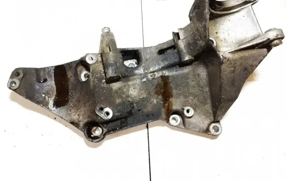 Renault Laguna II Engine mounting bracket 