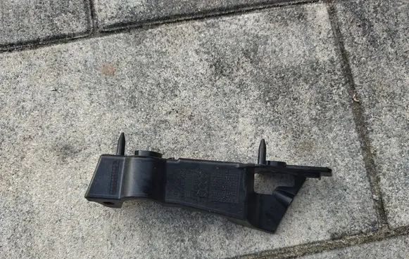 Audi A4 S4 B8 8K Front bumper mounting bracket 8K0807284