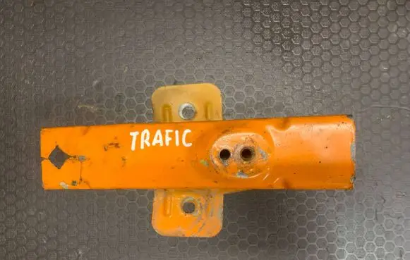 Renault Trafic II (X83) Fender mounting bracket