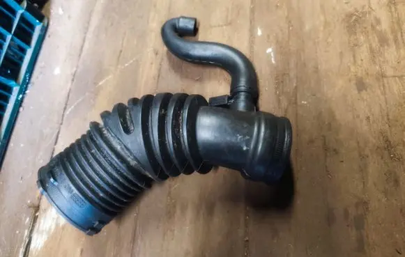 Jeep Grand Cherokee (WJ) Air intake hose/pipe A6650160087