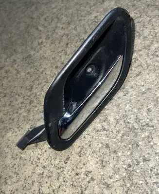 BMW 5 E39 Front door interior handle 8226049