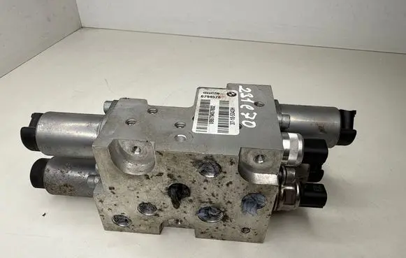 BMW X5 E70 Active stabilizer control/valve assembly 6794578 37105343H