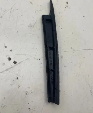 Mercedes-Benz S W140 Door glass trim 1407250194