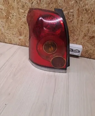 Toyota Avensis T250 Rear/tail lights E138550